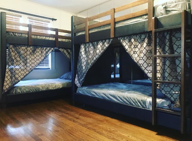Albergue Republic Hollywood La *